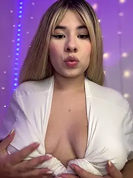 Snapshot of Grecia_21 chatting on October 10, 2025, 7:24 pm Grecia 21 online show from October 10, 2025, 7:24 pm