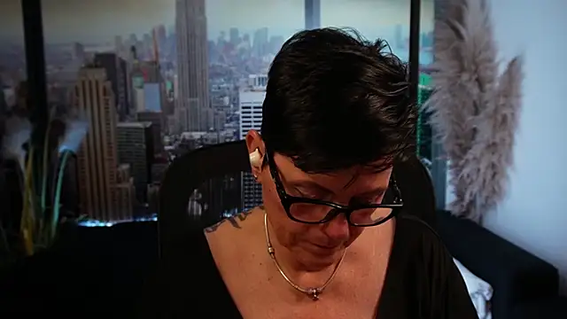 ninarandmann online show from October 30, 2025, 8:42 pm