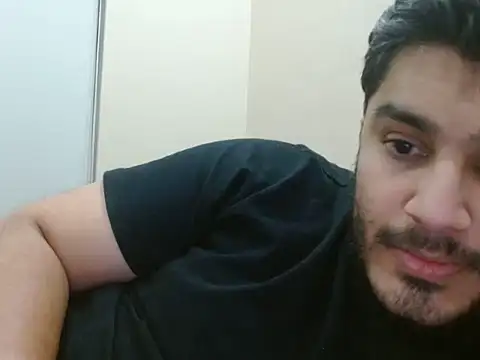 Snapshot of robintoit chatting on July 4, 2026, 6:14 pm robintoit online show from July 4, 2026, 6:14 pm