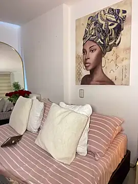  laura 02 online show from January 31, 2025, 7:29 pm