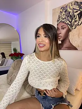  laura 02 online show from February 1, 2025, 3:39 pm