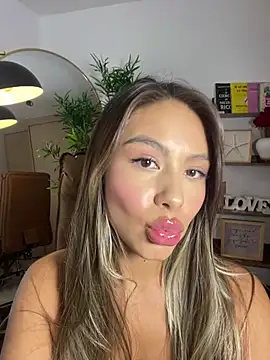  laura 02 online show from March 16, 2025, 9:47 pm