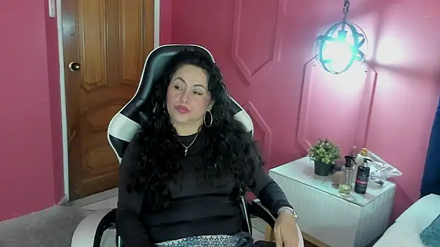 Snapshot of hanny_milf chatting on May 31, 2026, 12:23 pm hanny milf online show from May 31, 2026, 12:23 pm