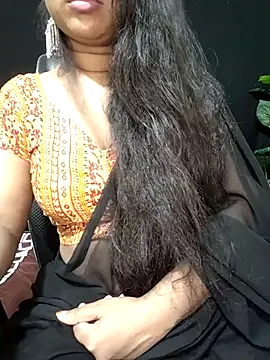 Idhika Paul online show from October 4, 2025, 8:29 pm