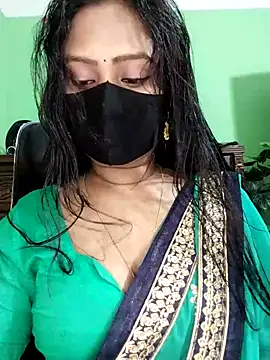 Idhika Paul online show from March 15, 2026, 11:44 pm