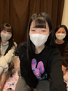 Snapshot of irohani_usagi chatting on December 4, 2025, 11:19 am irohani usagi online show from December 4, 2025, 11:19 am