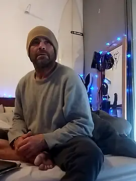 DJUX online show from February 16, 2025, 7:04 am