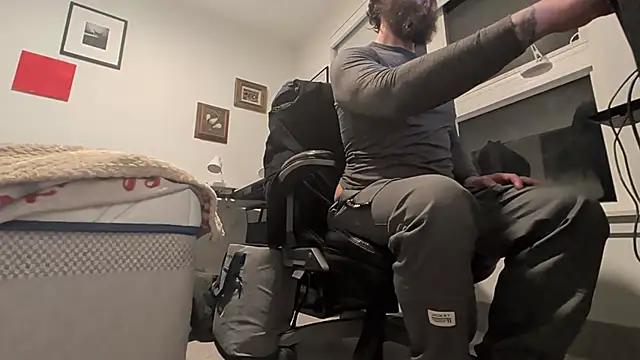 Armyexhibitionistvet online show from December 14, 2025, 8:30 am