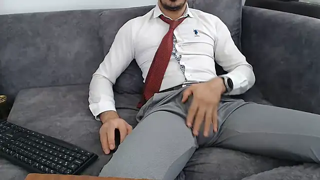 Snapshot of Naughtb0y chatting on June 6, 2026, 10:31 am Naughtb0y online show from June 6, 2026, 10:31 am