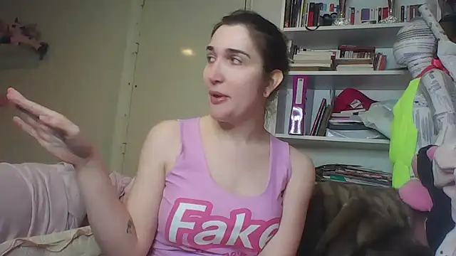 Icy  Diamond online show from November 21, 2025, 4:38 pm