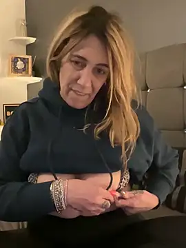 blondebitch2 online show from January 31, 2025, 6:14 pm