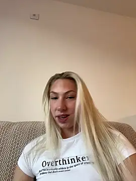 LuisaBecker online show from January 13, 2025, 1:17 pm