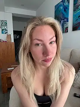 LuisaBecker online show from February 1, 2026, 11:42 am