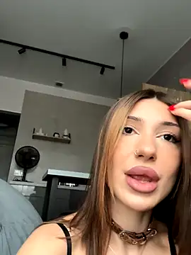 mollyyank online show from October 28, 2025, 9:24 am