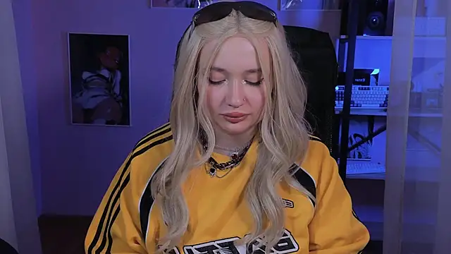 carolina elf online show from October 25, 2025, 5:15 am