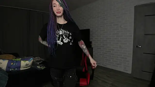 Snapshot of Roxy_Silver chatting on December 17, 2024, 11:16 pm Roxy Silver online show from December 17, 2024, 11:16 pm