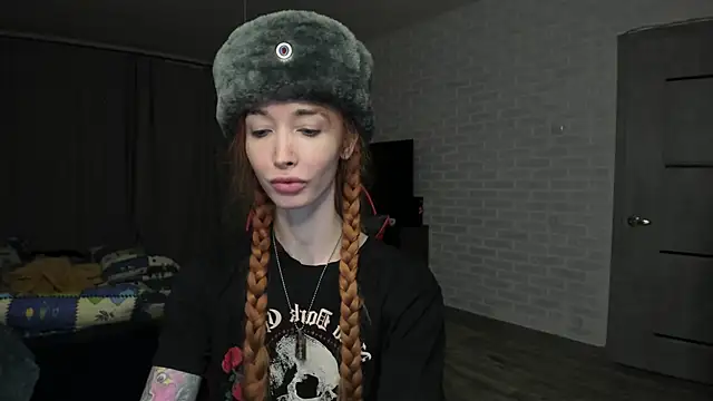Snapshot of Roxy_Silver chatting on February 18, 2025, 10:14 pm Roxy Silver online show from February 18, 2025, 10:14 pm
