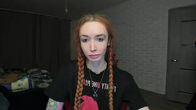 Snapshot of Roxy_Silver chatting on February 21, 2025, 9:11 pm Roxy Silver online show from February 21, 2025, 9:11 pm