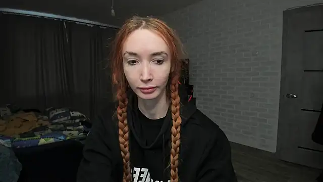 Snapshot of Roxy_Silver chatting on February 26, 2025, 4:58 am Roxy Silver online show from February 26, 2025, 4:58 am