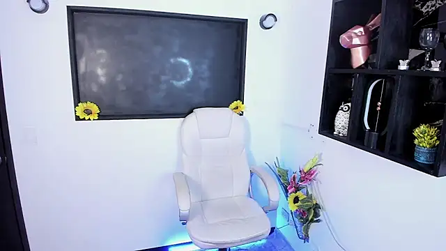 xenia golden online show from March 4, 2026, 9:43 pm