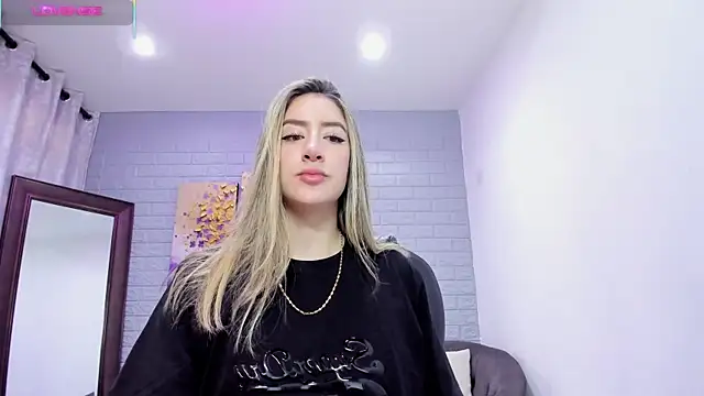  AlejaCruz  online show from January 11, 2026, 5:51 pm