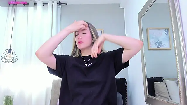  AlejaCruz  online show from March 29, 2026, 5:46 pm