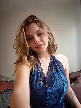 Snapshot of Sophy_Bunny chatting on December 6, 2024, 7:23 pm Sophy Bunny online show from December 6, 2024, 7:23 pm