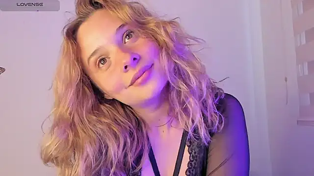 Snapshot of Sophy_Bunny chatting on December 20, 2024, 8:12 pm Sophy Bunny online show from December 20, 2024, 8:12 pm