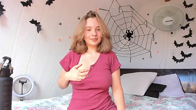 Snapshot of Sophy_Bunny chatting on October 16, 2025, 8:54 pm Sophy Bunny online show from October 16, 2025, 8:54 pm