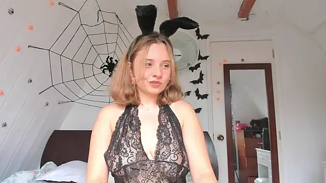 Snapshot of Sophy_Bunny chatting on October 18, 2025, 6:30 pm Sophy Bunny online show from October 18, 2025, 6:30 pm