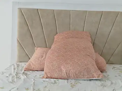 petitechocolate964 online show from February 1, 2025, 10:26 am