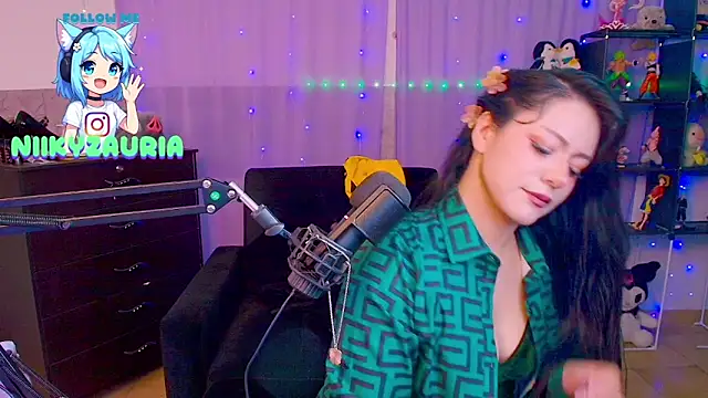  niiky online show from December 1, 2025, 4:12 pm