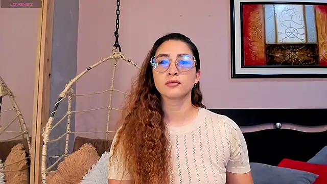  LaraMom  online show from October 20, 2025, 7:36 pm