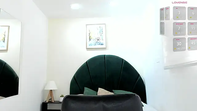  LaraMom  online show from April 10, 2026, 7:51 pm