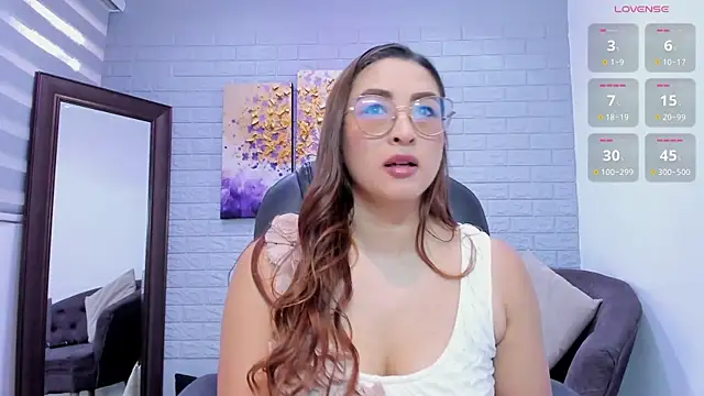  LaraMom  online show from April 12, 2026, 5:51 pm