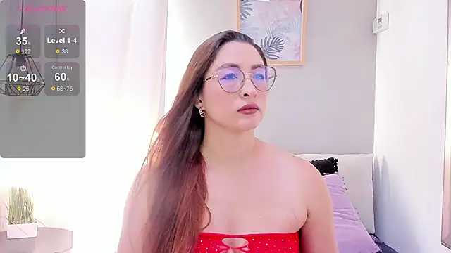 Snapshot of _LaraMom_ chatting on April 23, 2026, 7:38 pm LaraMom online show from April 23, 2026, 7:38 pm