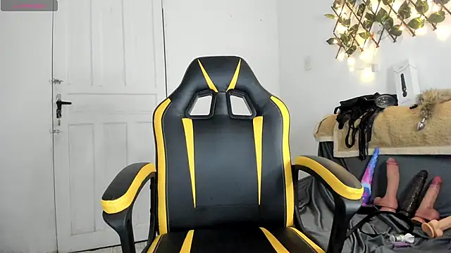 Chica hot dirty online show from February 1, 2025, 2:05 am