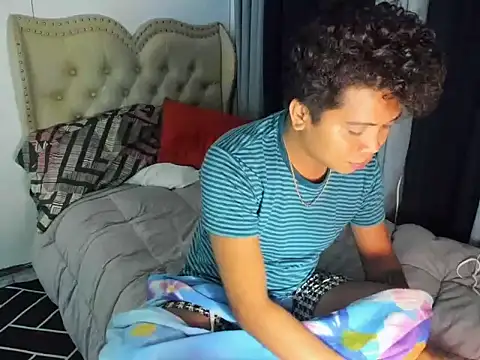 asian sweetboy online show from December 5, 2025, 5:31 pm