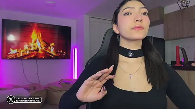 MarianaBranzz online show from April 11, 2026, 9:52 pm