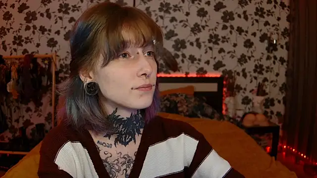 Littlespacemouse online show from September 14, 2025, 5:23 pm