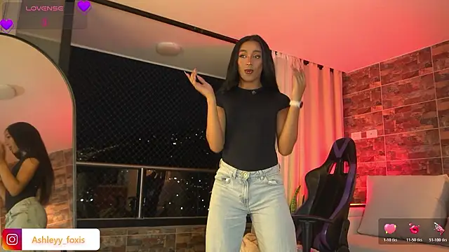 Snapshot of Ashleey_Fox chatting on February 20, 2026, 11:38 pm Ashleey Fox online show from February 20, 2026, 11:38 pm