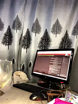 Nicole Liam  online show from October 11, 2025, 5:00 pm