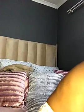 Nicole Liam  online show from October 19, 2025, 1:34 pm