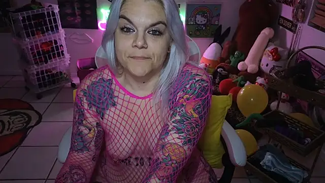 Snapshot of CherryBombBomb chatting on December 3, 2024, 8:16 am CherryBombBomb online show from December 3, 2024, 8:16 am