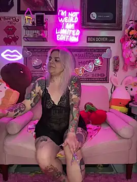 Snapshot of CherryBombBomb chatting on February 14, 2025, 6:34 am CherryBombBomb online show from February 14, 2025, 6:34 am