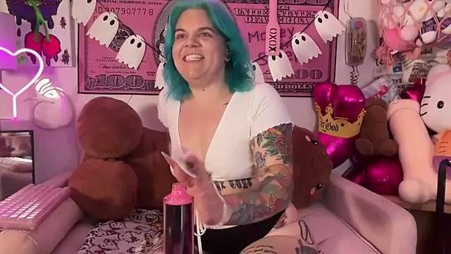 Snapshot of CherryBombBomb chatting on October 5, 2025, 5:17 am CherryBombBomb online show from October 5, 2025, 5:17 am