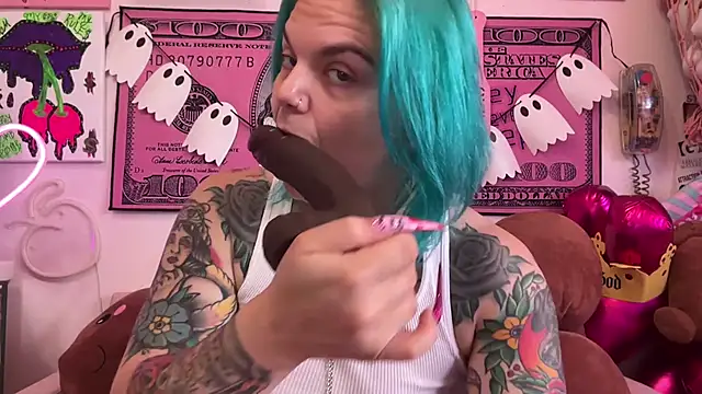 Snapshot of CherryBombBomb chatting on October 7, 2025, 6:16 pm CherryBombBomb online show from October 7, 2025, 6:16 pm