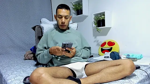 Aronxxs online show from February 11, 2025, 10:15 am