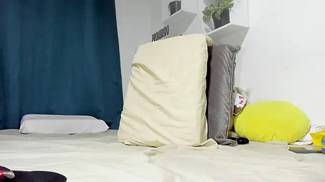 Aronxxs online show from September 9, 2025, 10:37 am