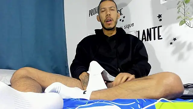 Aronxxs online show from October 24, 2025, 9:49 am